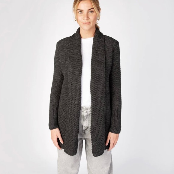 Irelands Eye: Kilcoole Textured Coatigan Cardigan Sweater in Graphite - Picture 2 of 5